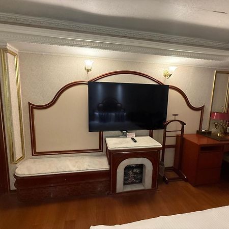 Happiness Hotel Taipei Bagian luar foto
