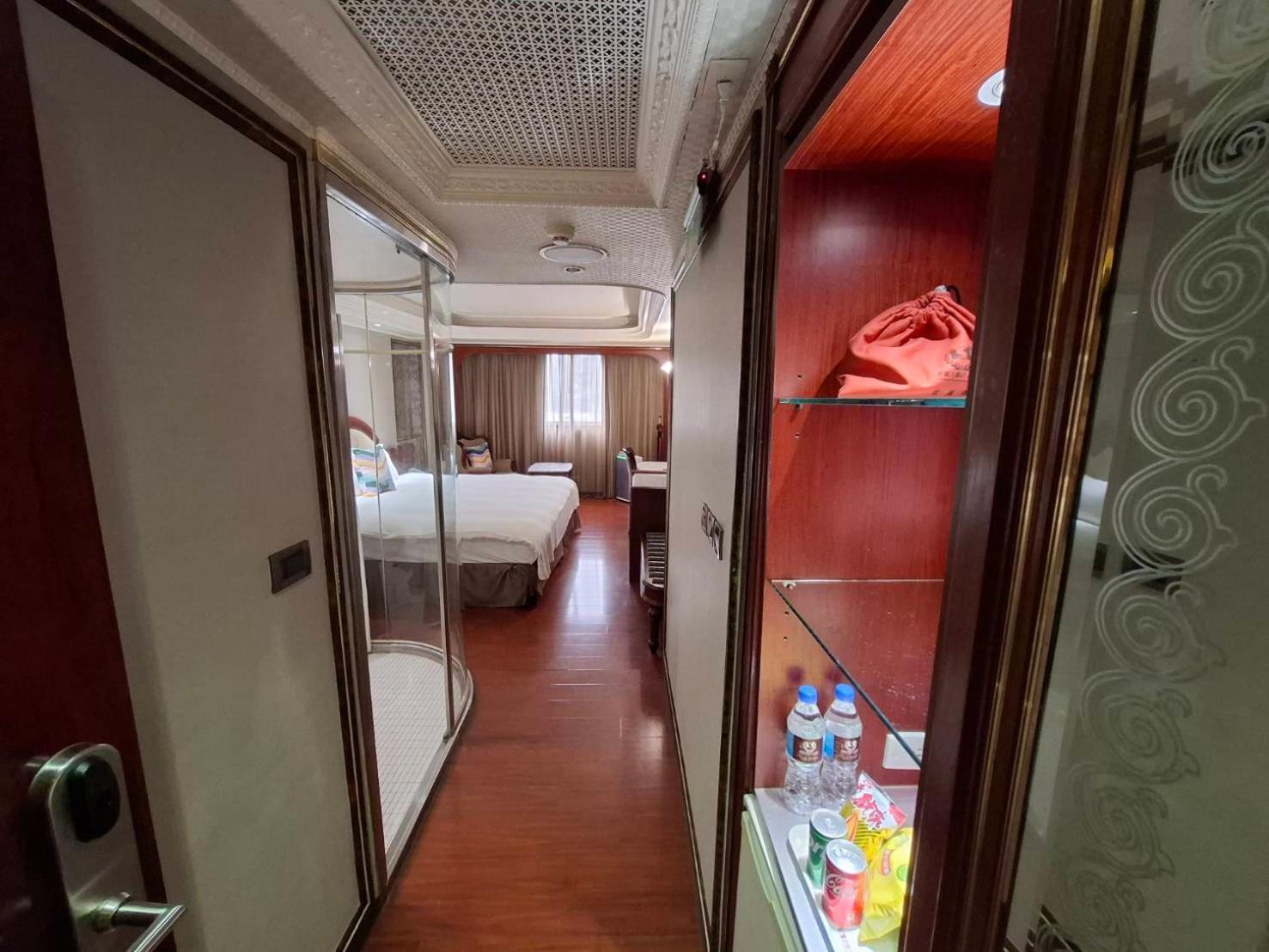 Happiness Hotel Taipei Bagian luar foto