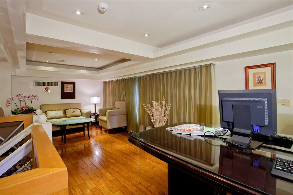 Happiness Hotel Taipei Bagian luar foto