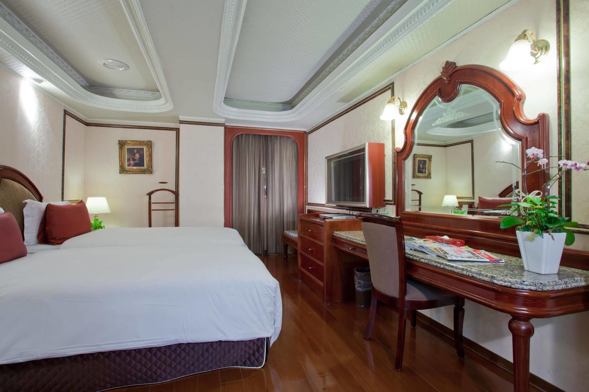 Happiness Hotel Taipei Bagian luar foto