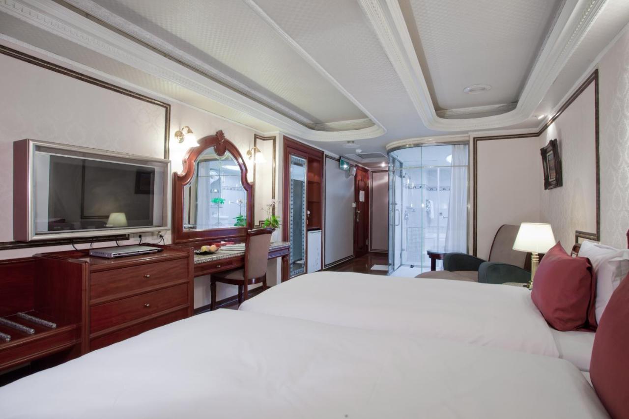 Happiness Hotel Taipei Bagian luar foto
