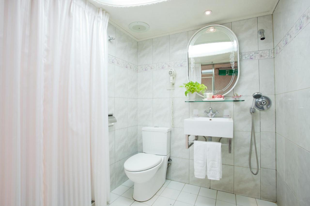 Happiness Hotel Taipei Bagian luar foto